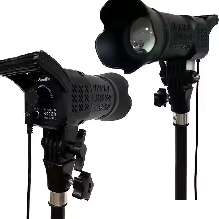 Il semble que vous souhaitiez une présentation de ce produit, le FSD-168 RGB-Spotlight 💡. C'est un équipement d'éclpolyvalent, souvent