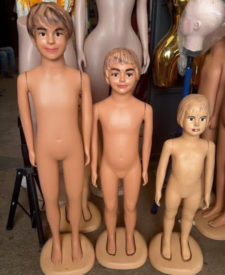 C'est une excellente idée ! L'étude de l'anatomie artistique à travers un mannequin est une étape fondamentale pour apprendre à dessiner le corps humain.