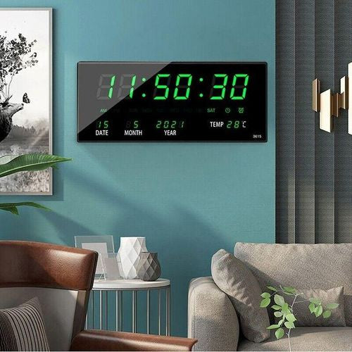 Cette horloge murale numérique à LED est un accessoire moderne qui affiche non seulement l'heure précise, mais aussi la