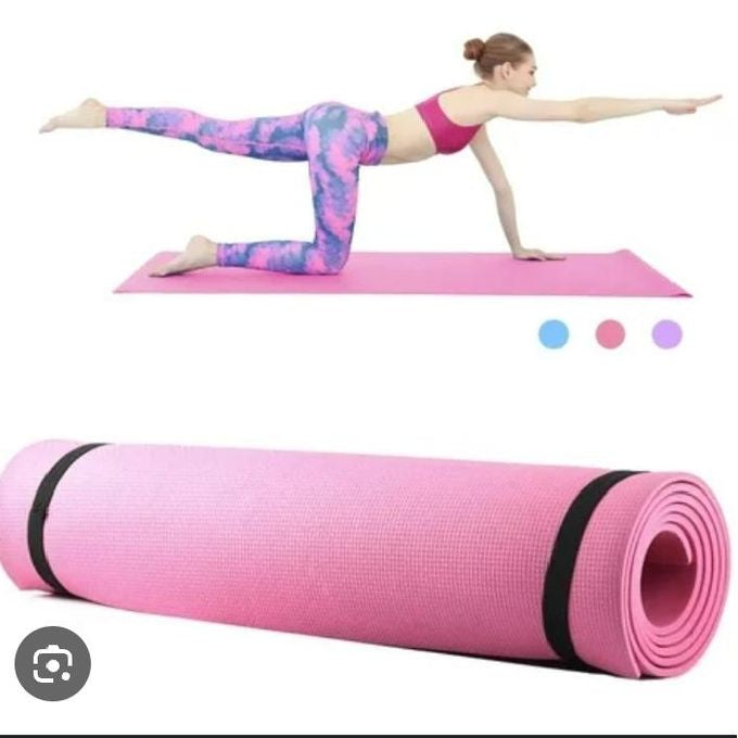 Ce tapis de yoga rose 🧘 semble être un modèle de 9 mm d'épaisseur (indiqué par la