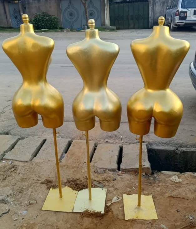 C'est une excellente idée ! L'étude de l'anatomie artistique à travers un mannequin est une étape fondamentale pour apprendre à dessiner le corps humain.