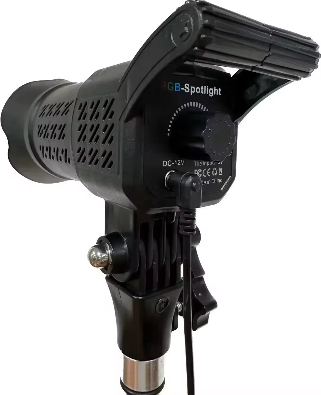 Il semble que vous souhaitiez une présentation de ce produit, le FSD-168 RGB-Spotlight 💡. C'est un équipement d'éclpolyvalent, souvent