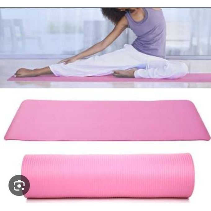 Ce tapis de yoga rose 🧘 semble être un modèle de 9 mm d'épaisseur (indiqué par la